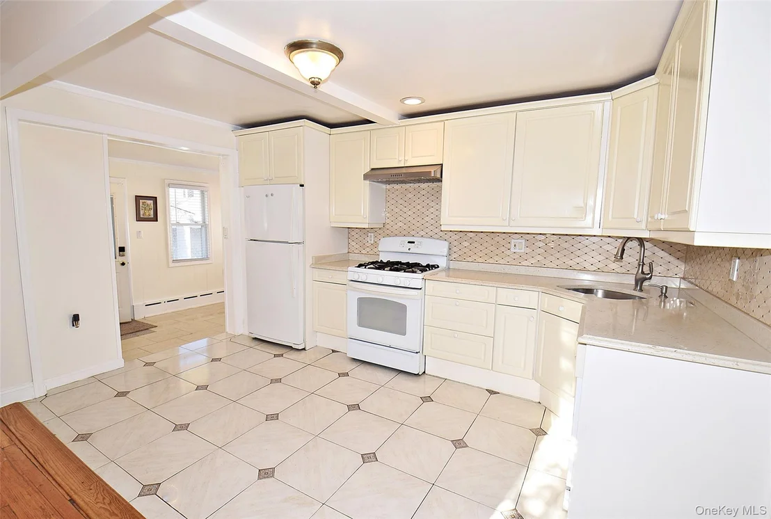 Photo of 76 Hoffman Avenue