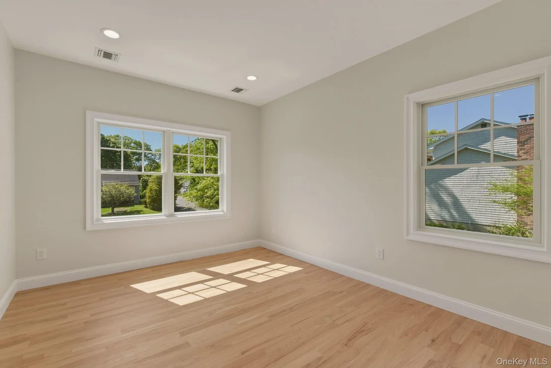 Photo of 95 Grassy Pond Drive