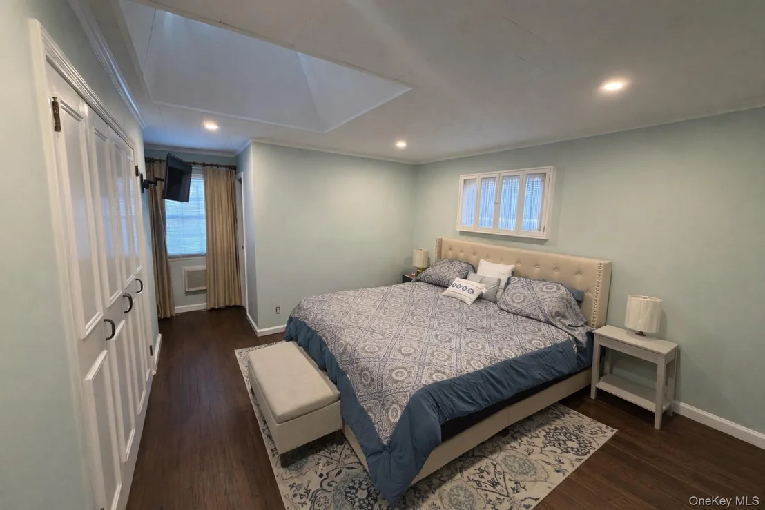 Photo of 892 Lilac Drive