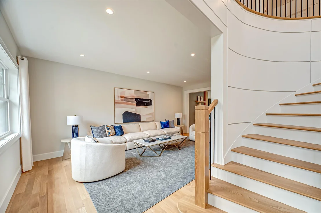Photo of 210 Laurel Lane