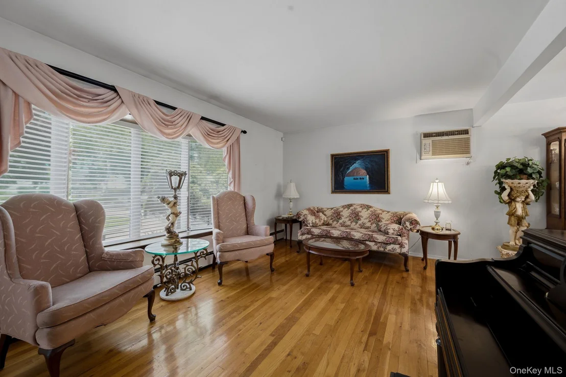 Photo of 10 Arcadia Drive