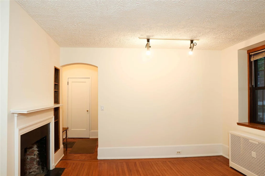 Photo of Unit 1A at 808 Bronx River Road
