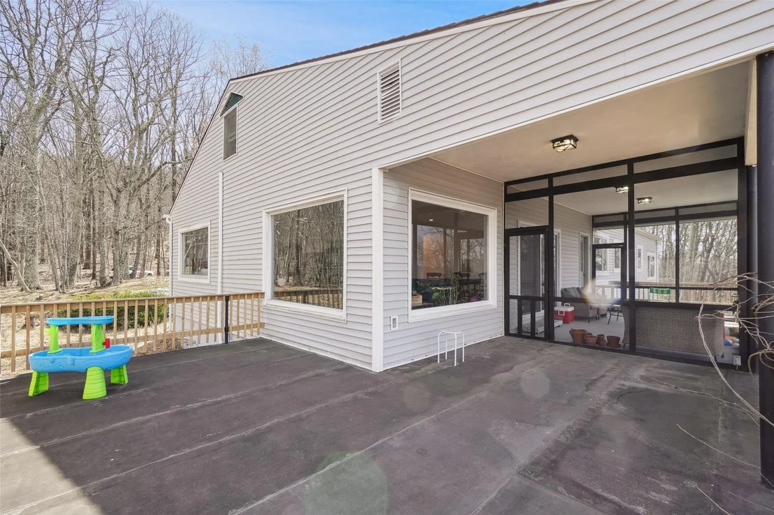 Photo of 104 Crest Road