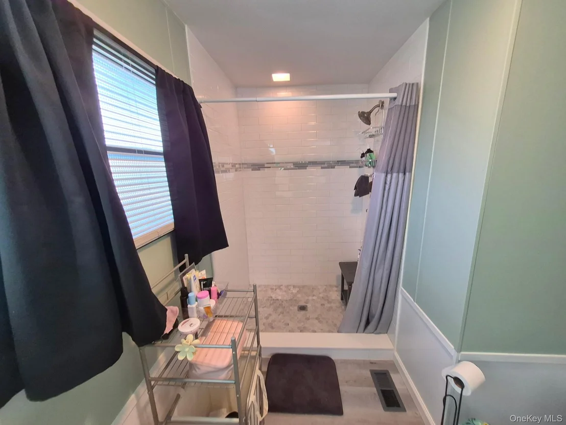 Photo of 37-28 Hubbard Avenue