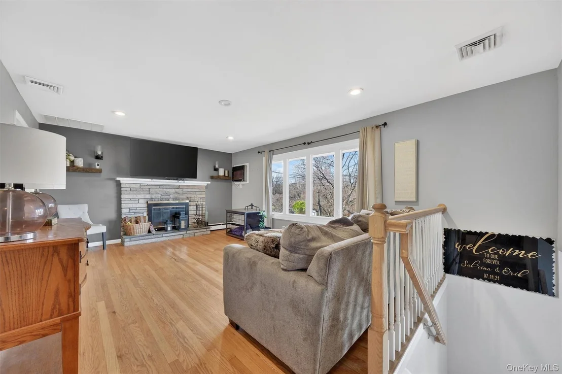 Photo of 216 Edgewood Drive N