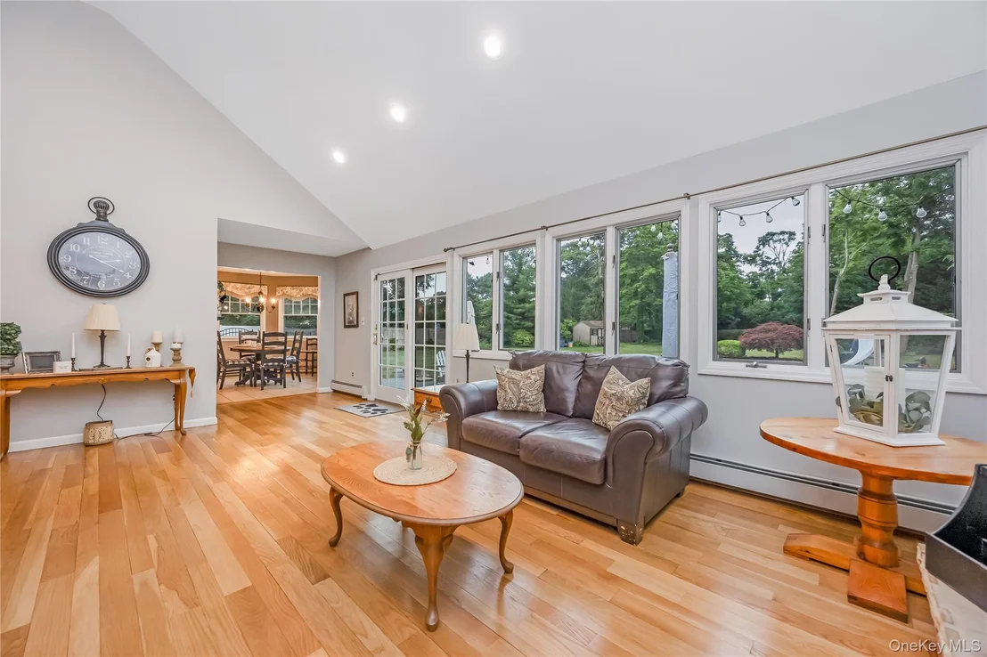 Photo of 348 Middle Road