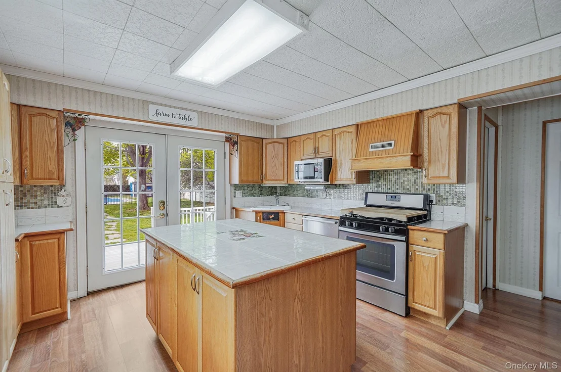 Photo of 74 Maple Avenue