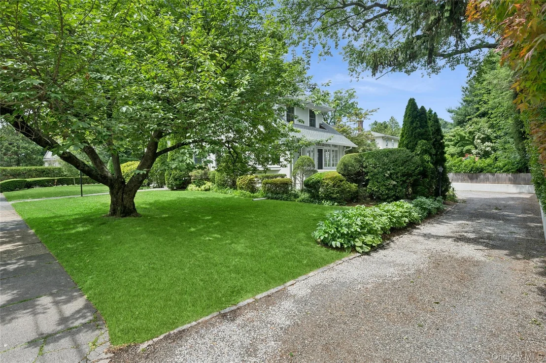 Photo of 347 Highbrook Avenue