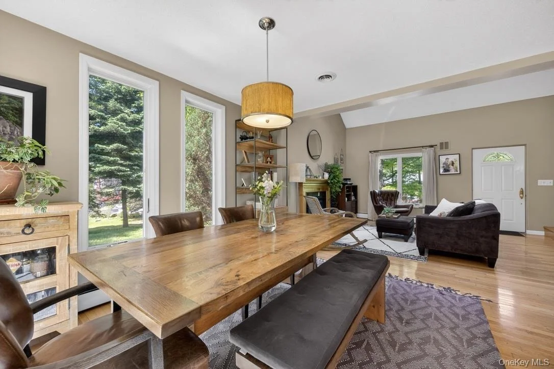 Photo of 305 Oak Lane