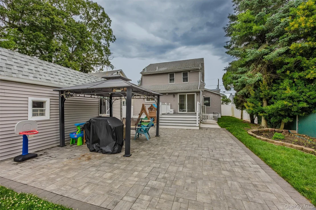 Photo of 1996 Oakmere Drive