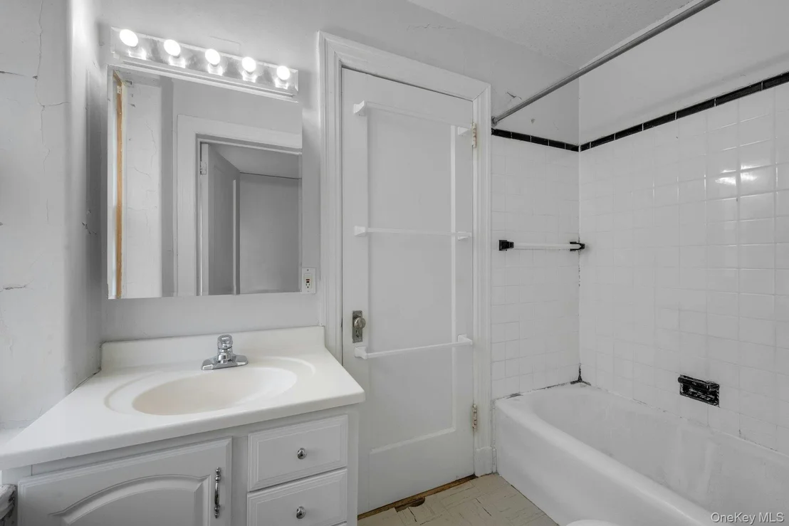 Photo of Unit 1A at 3 Alden Place
