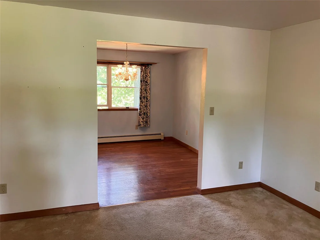 Photo of 218 Roosevelt Road