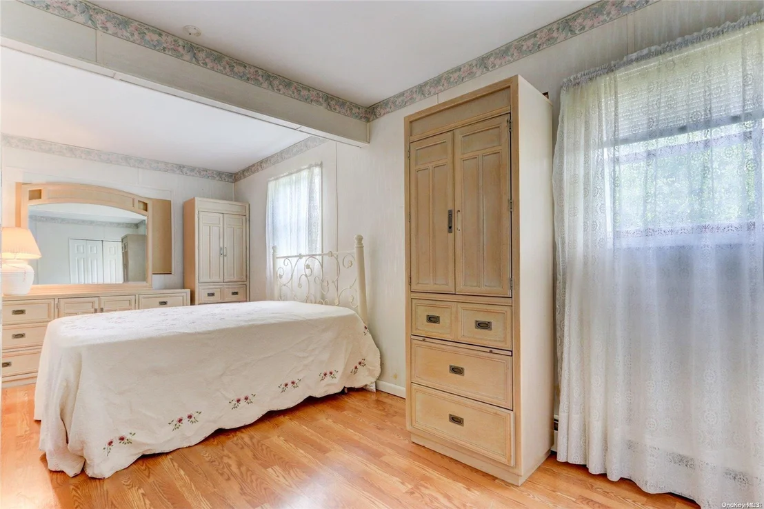 Photo of 83 Erlanger Boulevard