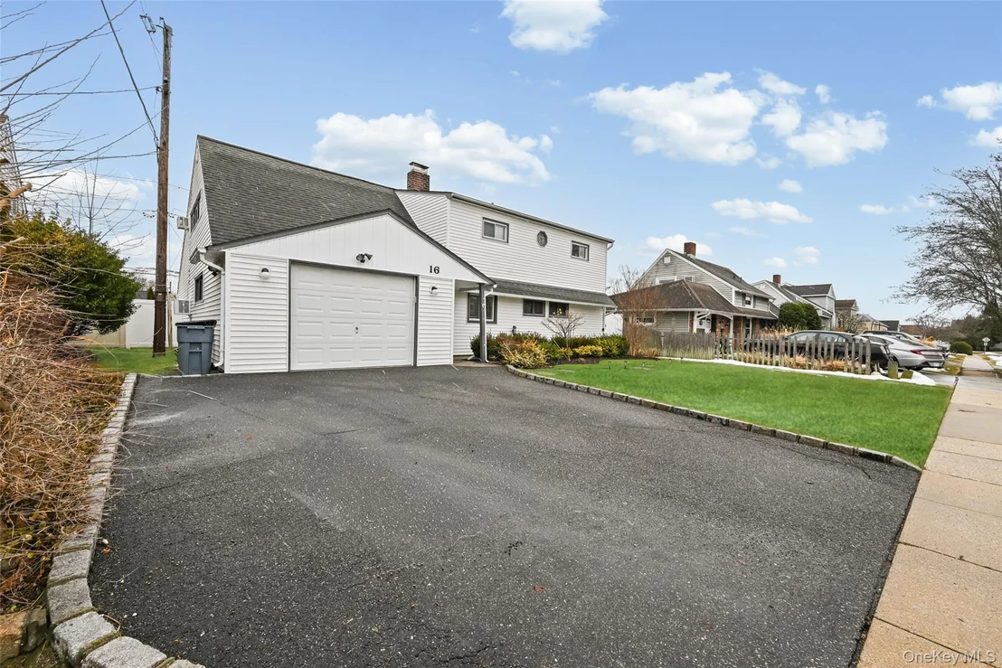 Photo of 16 Starlight Lane