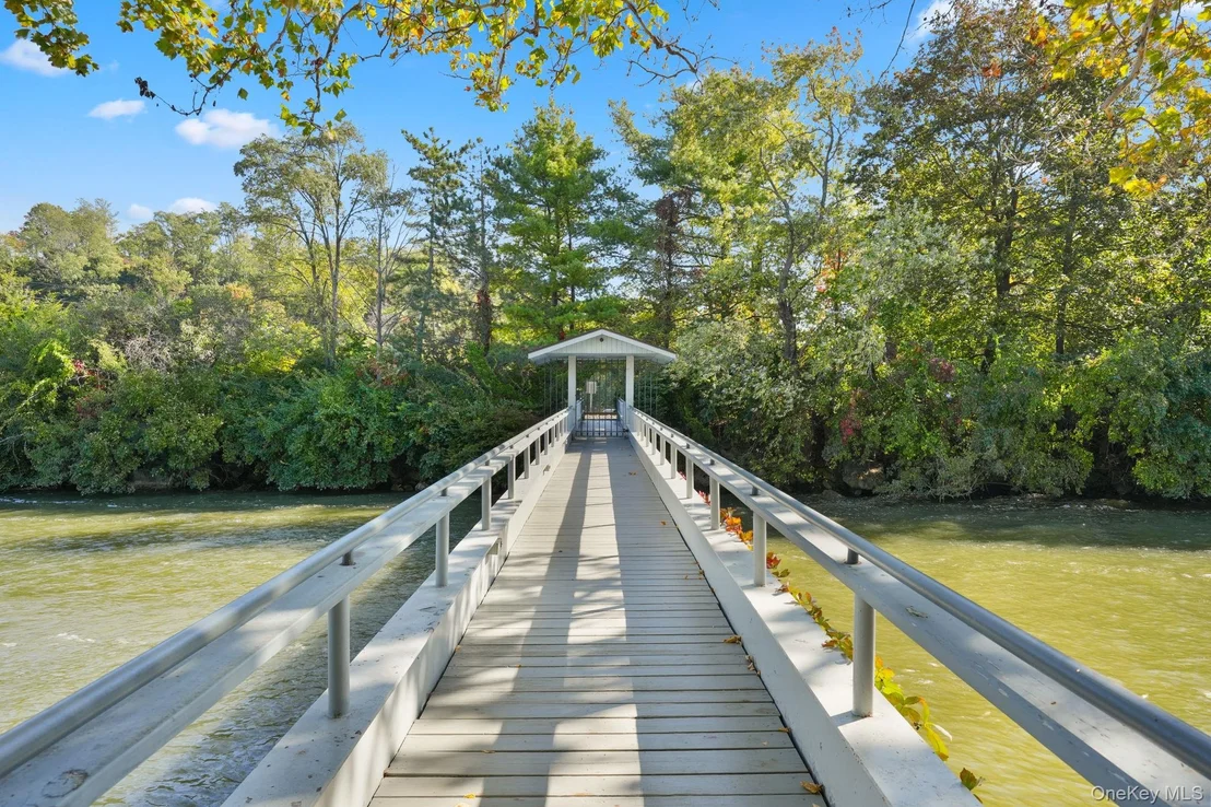 Photo of 18 River Road