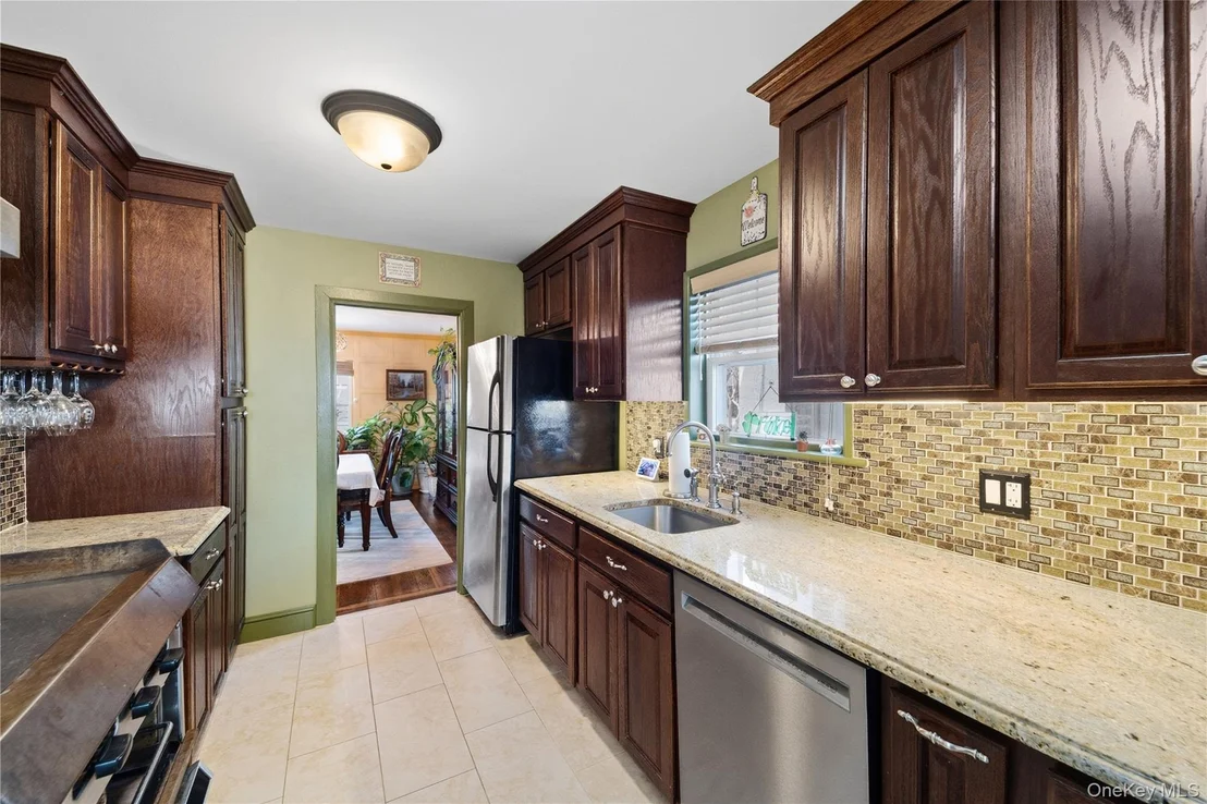 Photo of 74 Central Parkway