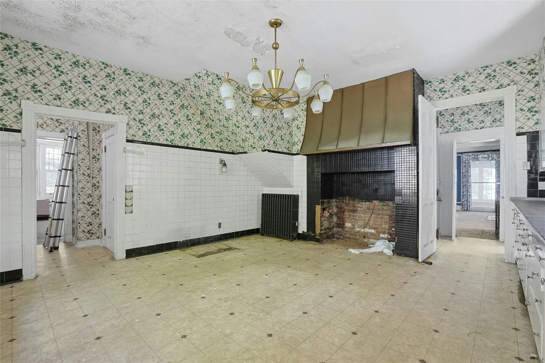Photo of 225 River Road
