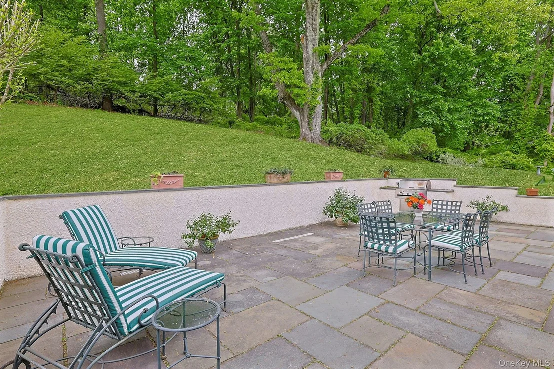 Photo of 77 Central Drive