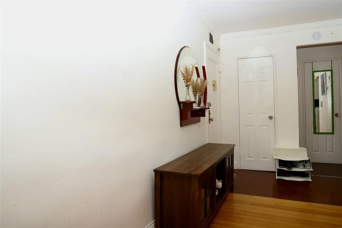 Photo of Unit APT4F at 150-29 72nd Rd