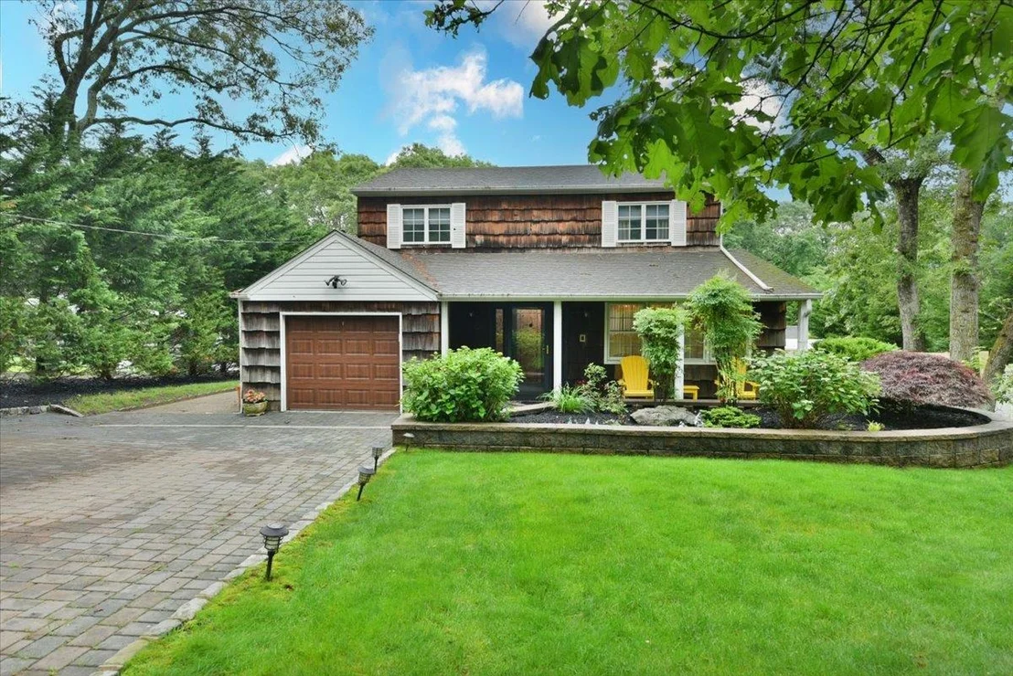 Photo of 41 Grassy Pond Drive