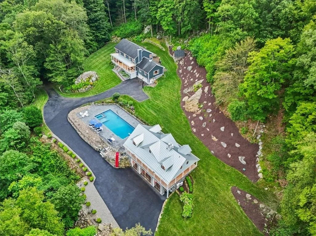 Photo of 25 Red Oak Lane