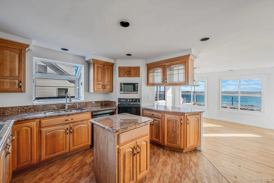 Photo of 116 Oak Beach Road