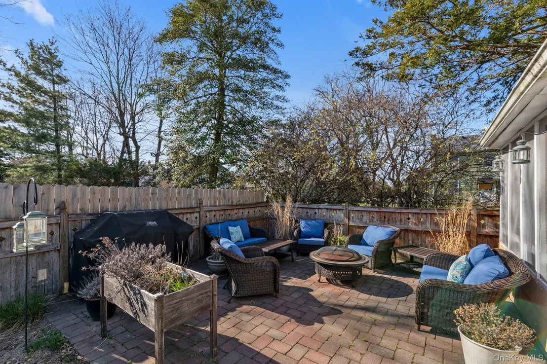 Photo of 841 Waverly Place