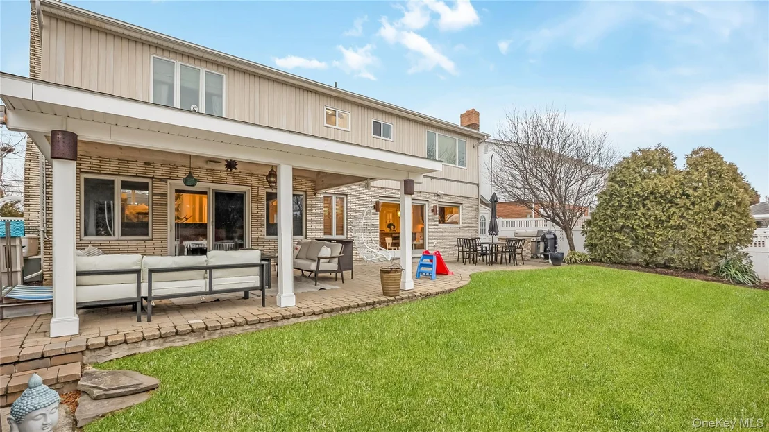 Photo of 2876 Shore Road