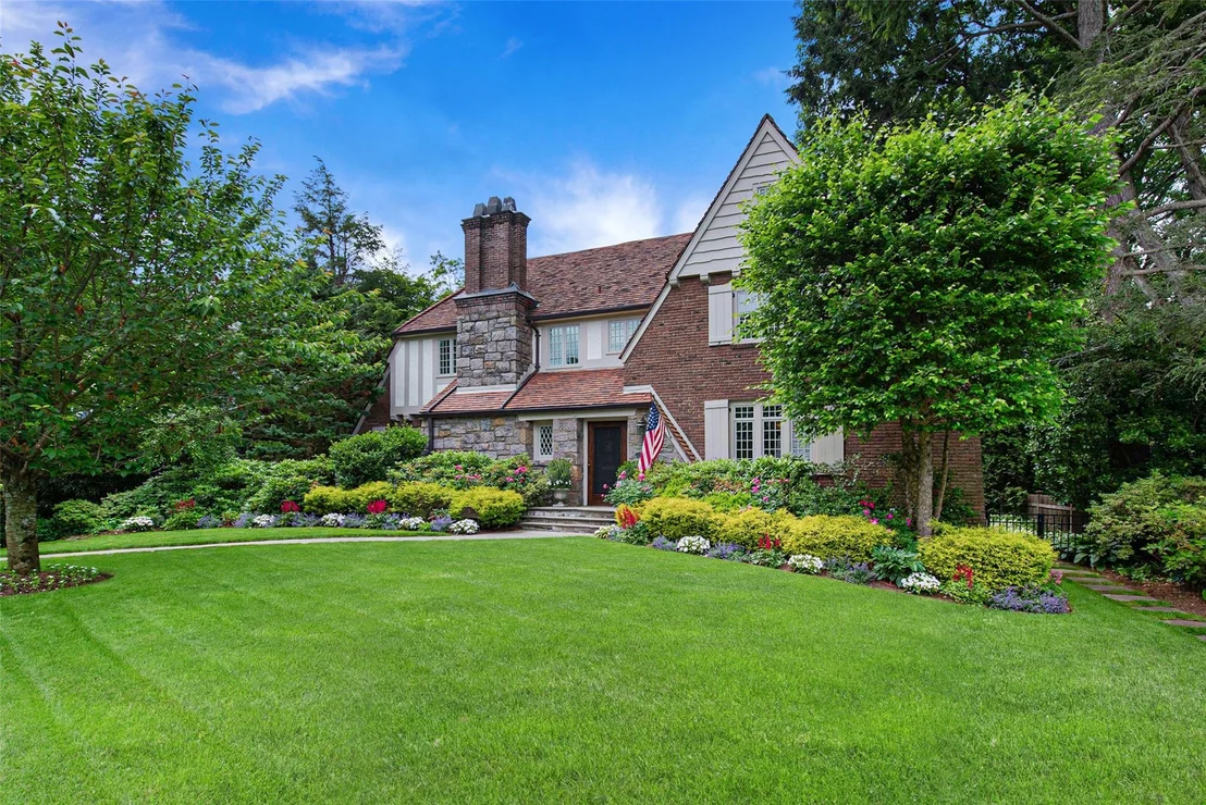 Photo of 18 Glen Eagles Drive