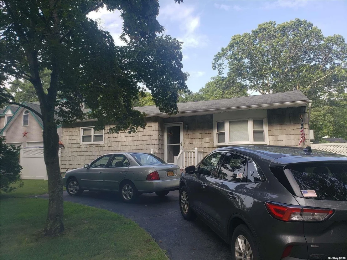 Photo of 90 River Road