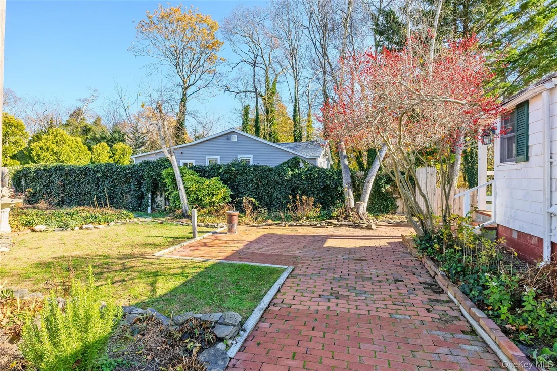 Photo of 403 Middle Road