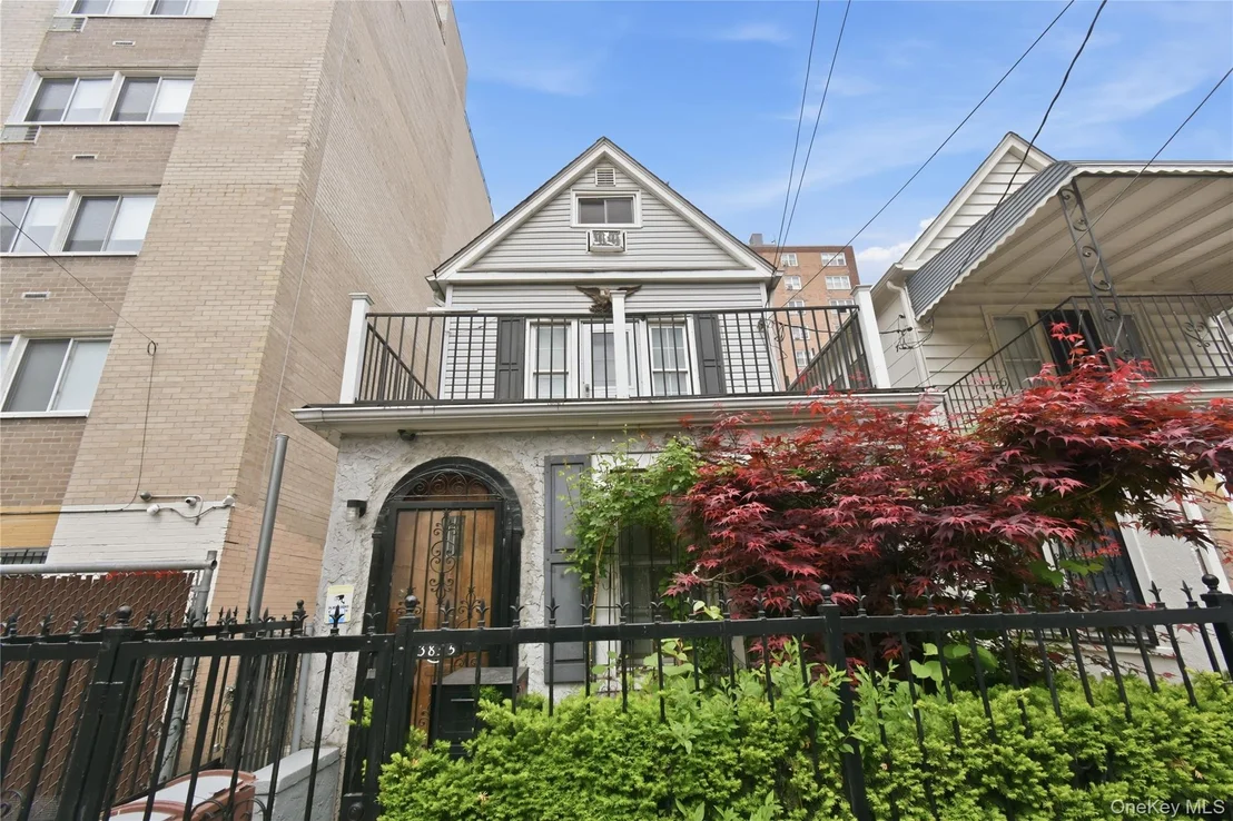 Photo of 3855 Carpenter Avenue