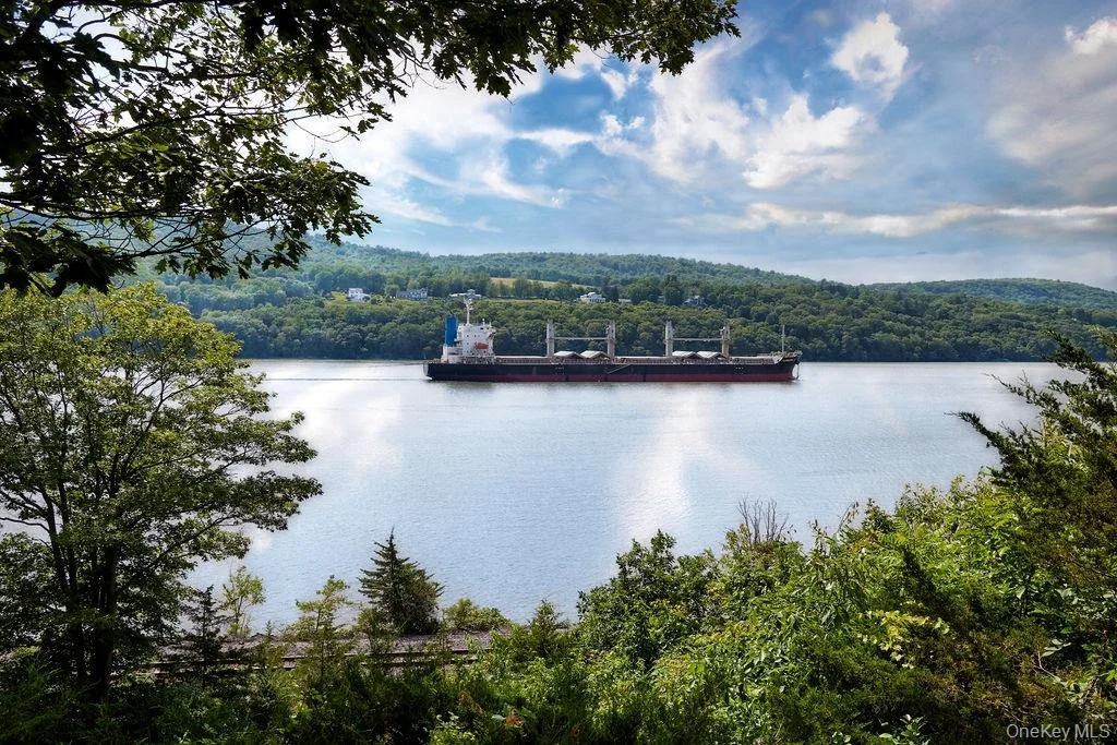 Photo of 90 River Road