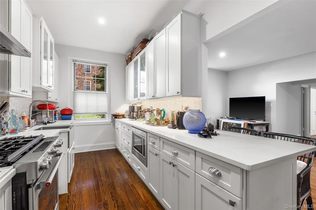 Photo of Unit 1A at 25 Parkview Avenue