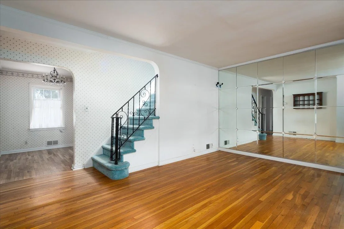 Photo of 948 Center Drive