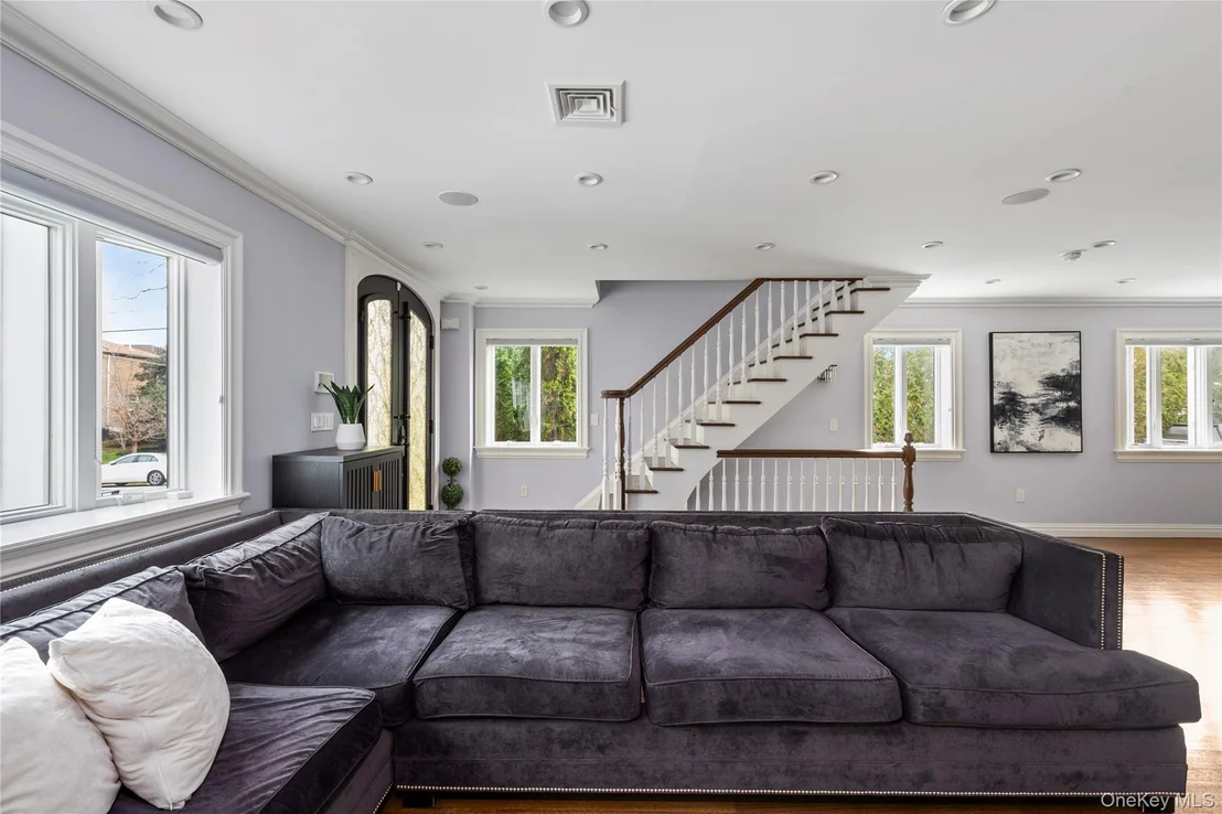 Photo of 15496 Riverside Drive