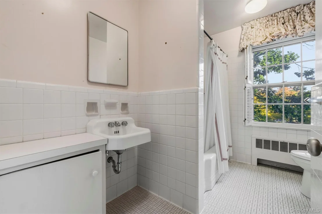 Photo of 17 Whitehouse Avenue