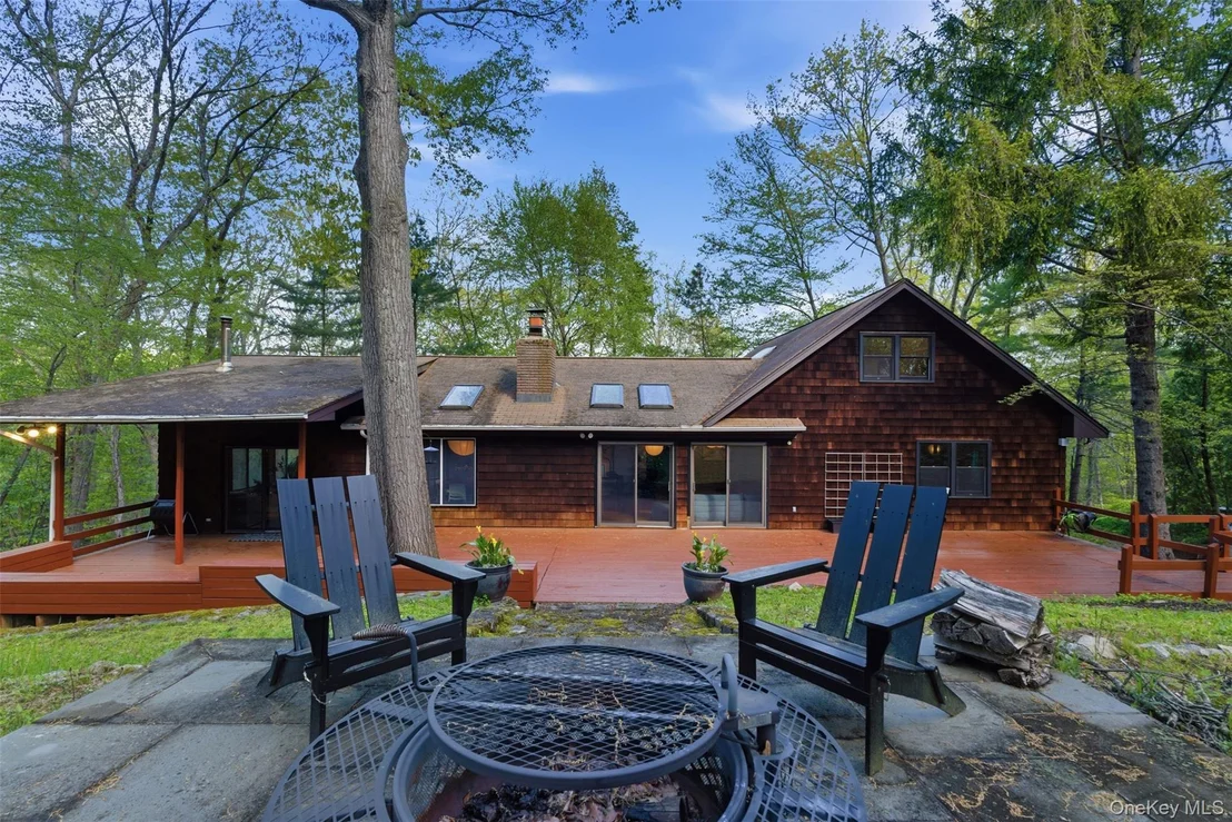 Photo of 8 Upper Shad Road