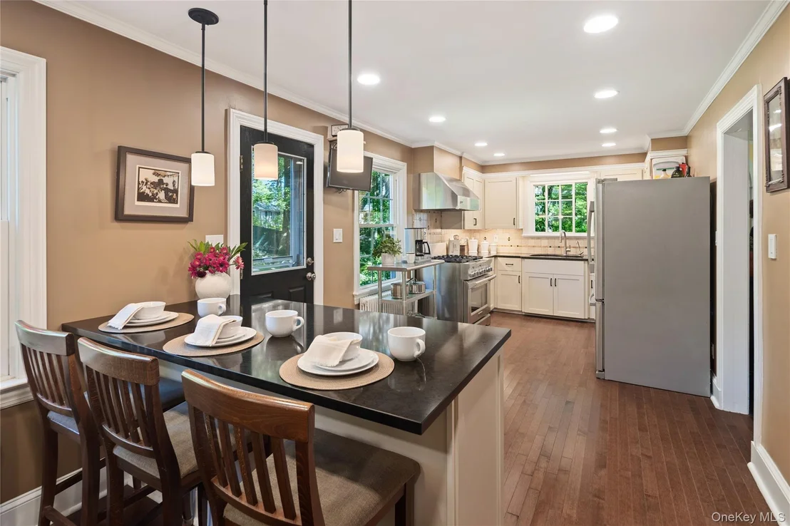 Photo of 611 Decatur Avenue