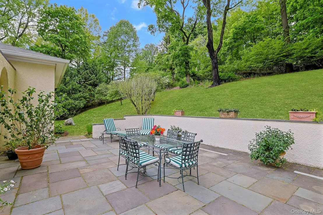 Photo of 77 Central Drive