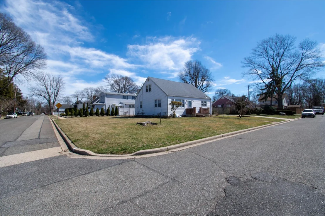 Photo of 2135 Maple Street