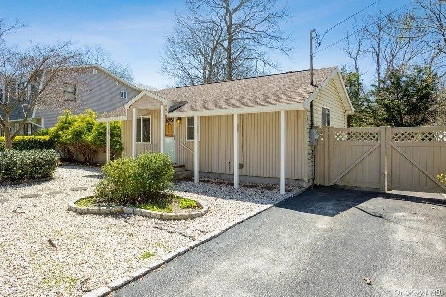 Photo of 242 Monroe Drive