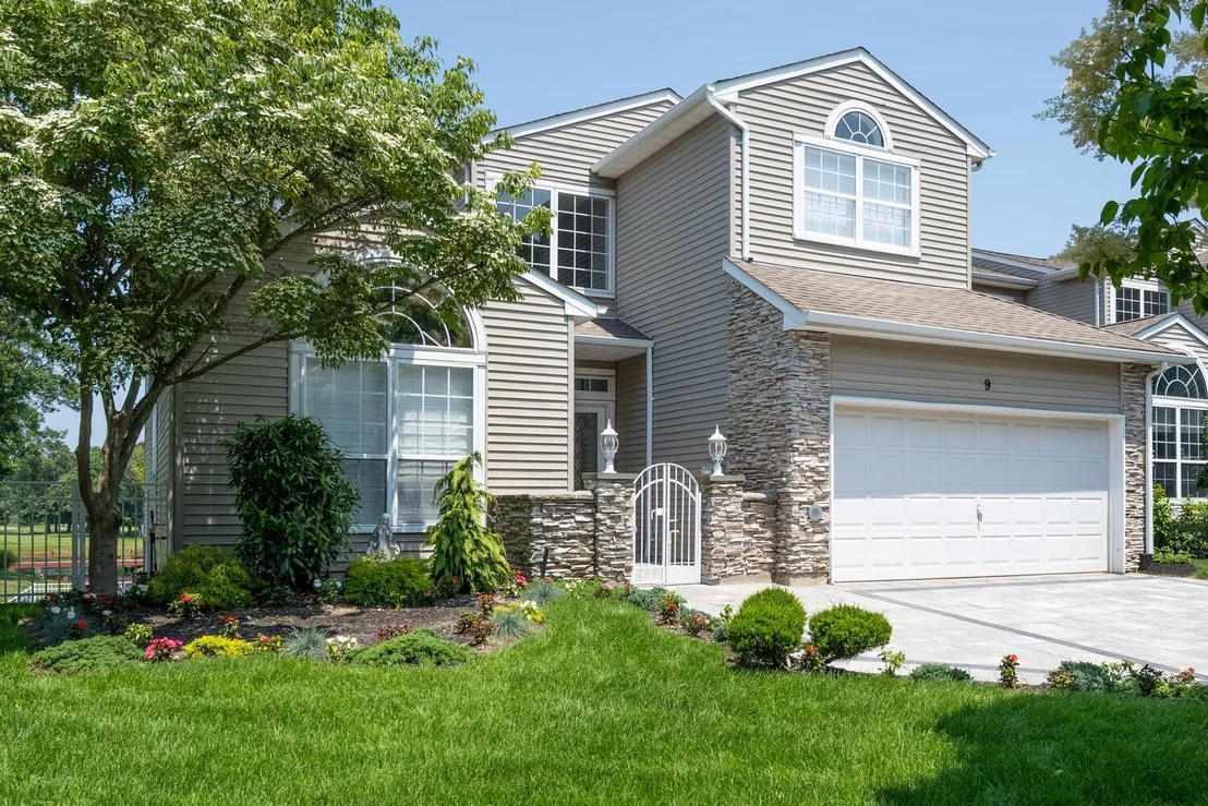Photo of 9 Hamlet Drive