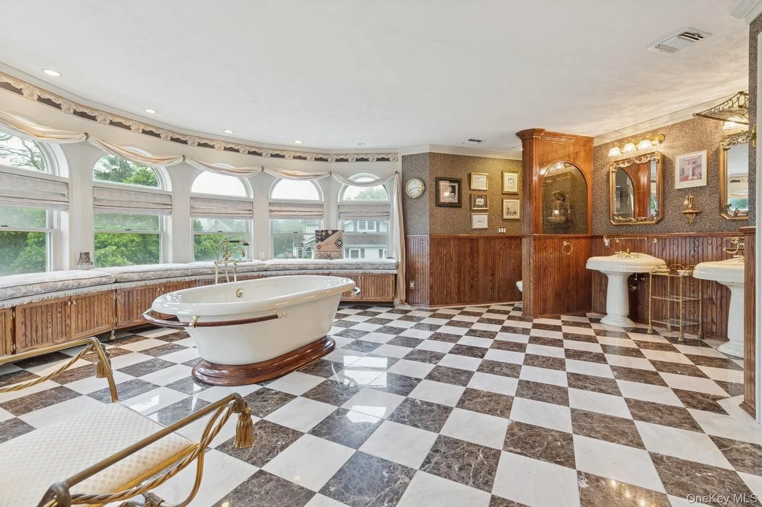 Photo of 80 Soundview Drive