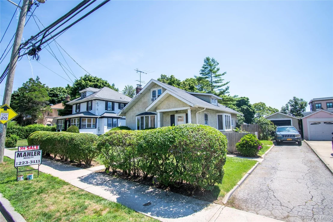 Photo of 2415 Gale Avenue