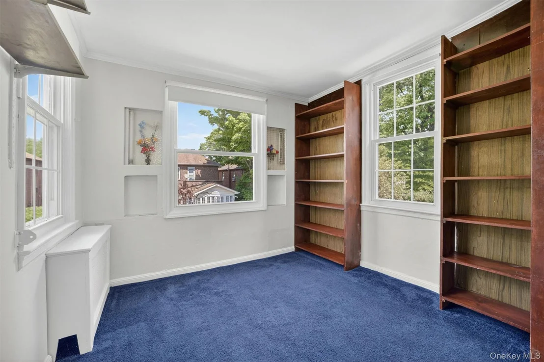 Photo of 84 Halstead Avenue