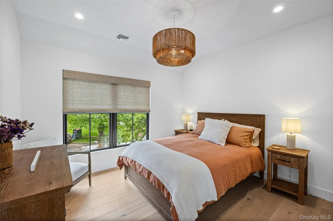 Photo of 405 Williamsburgh Drive