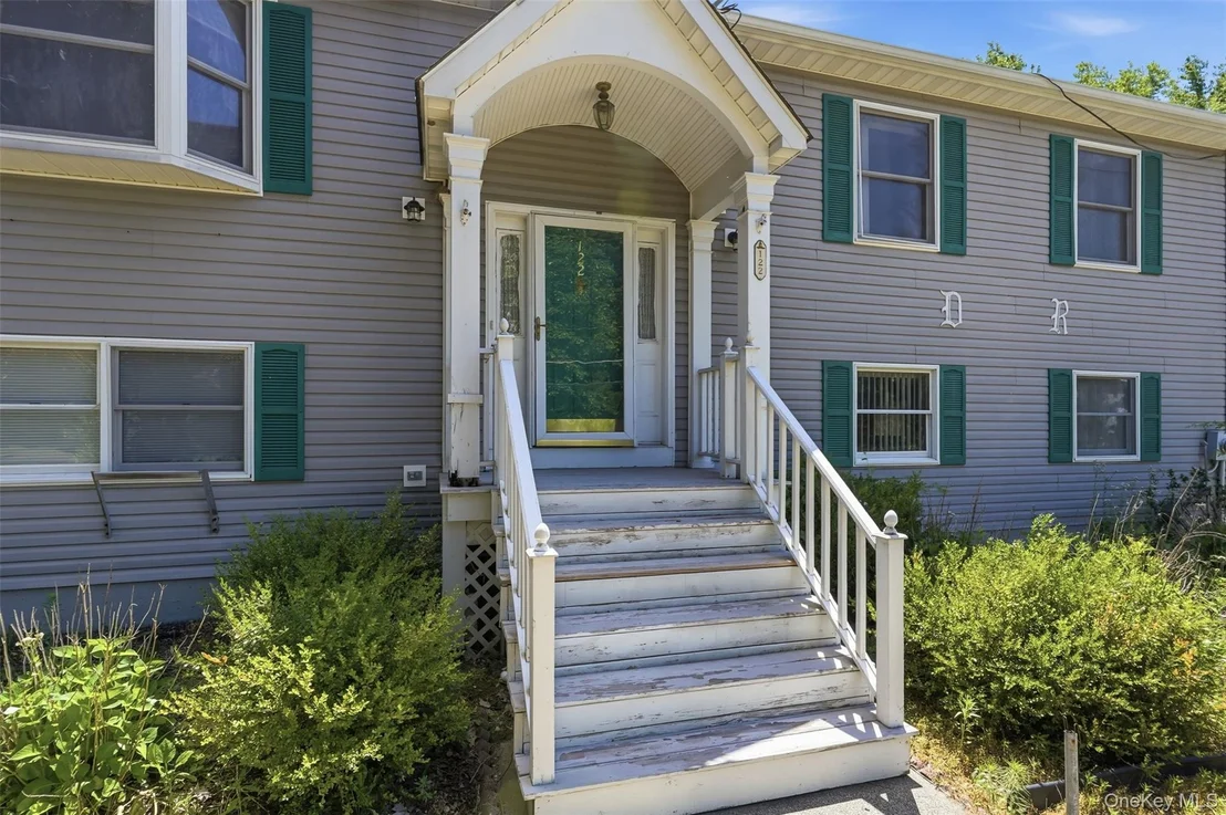 Photo of 122 River Road