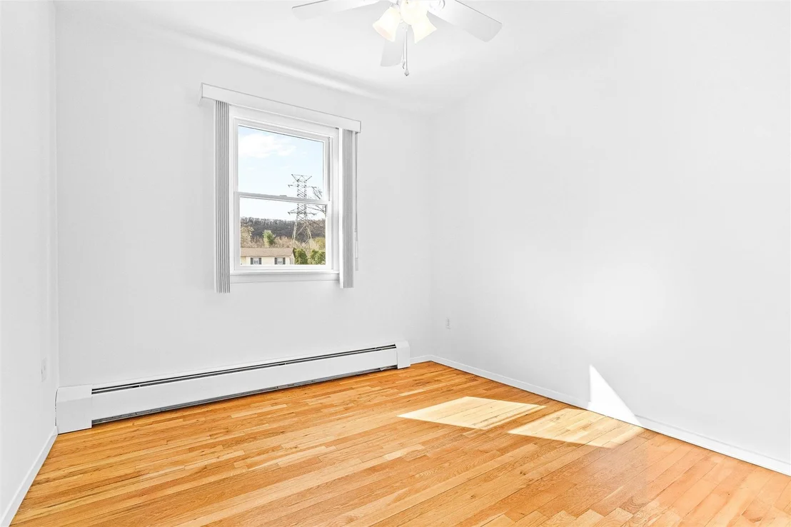 Photo of 18 Eakman Drive