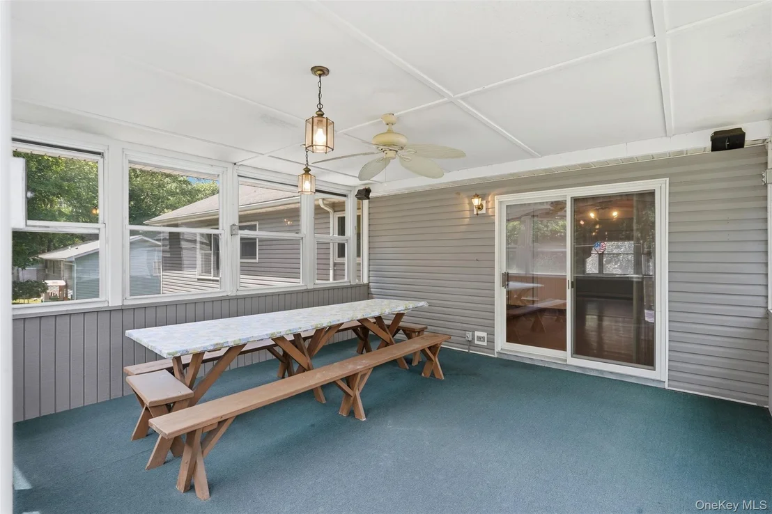 Photo of 122 River Road